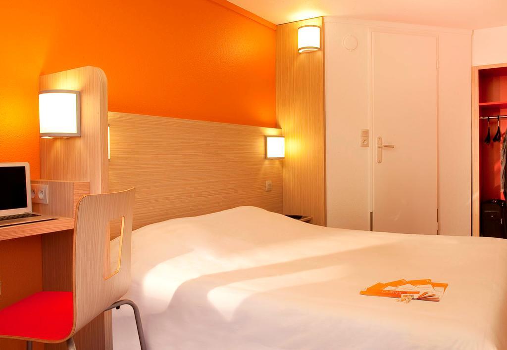 Premiere Classe Valenciennes Ouest Petite Foret Экстерьер фото