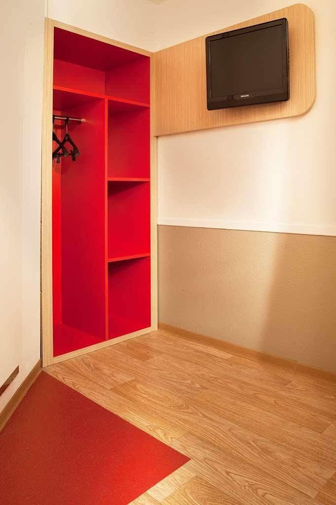 Premiere Classe Valenciennes Ouest Petite Foret Экстерьер фото