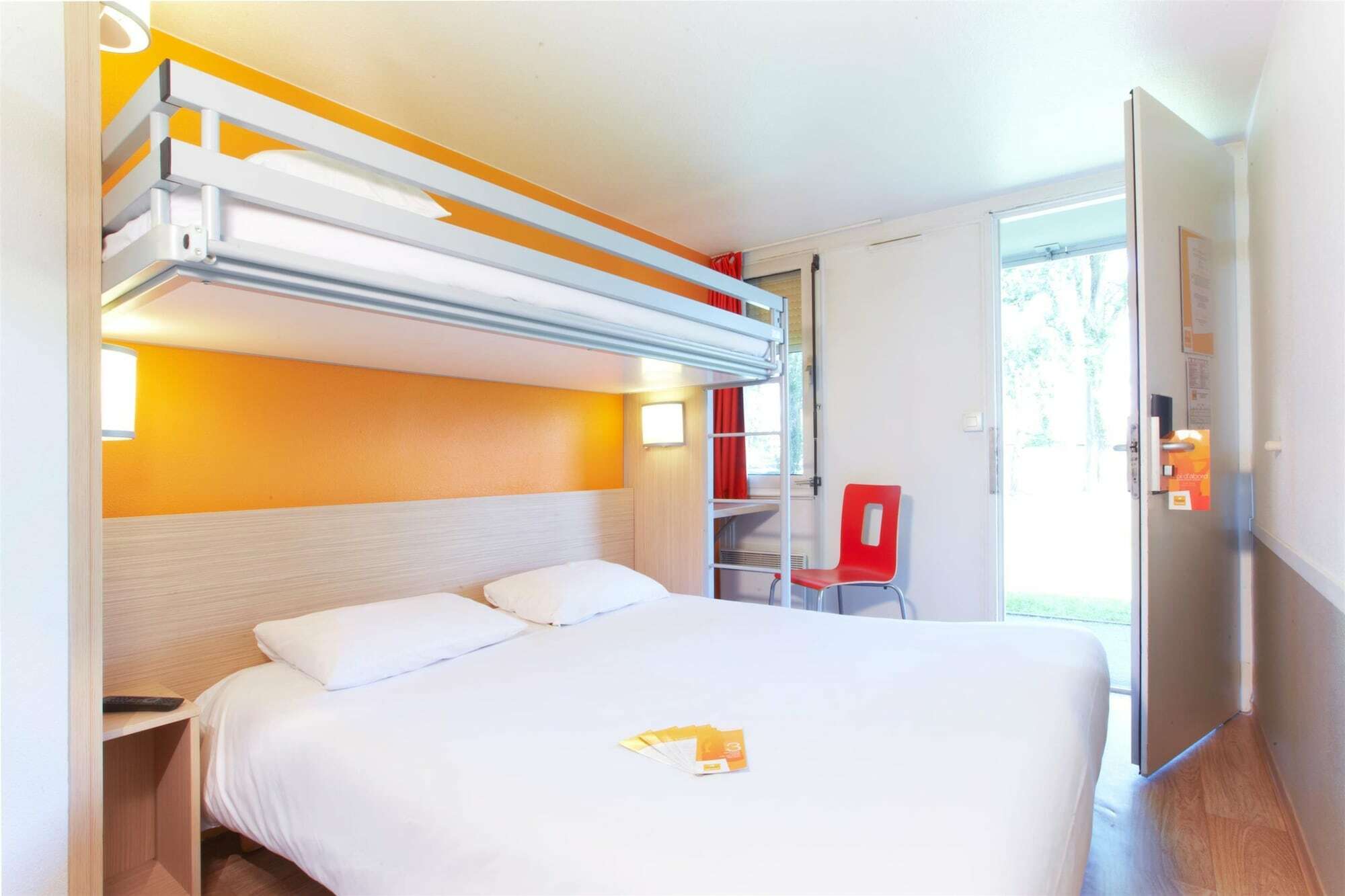 Premiere Classe Valenciennes Ouest Petite Foret Экстерьер фото