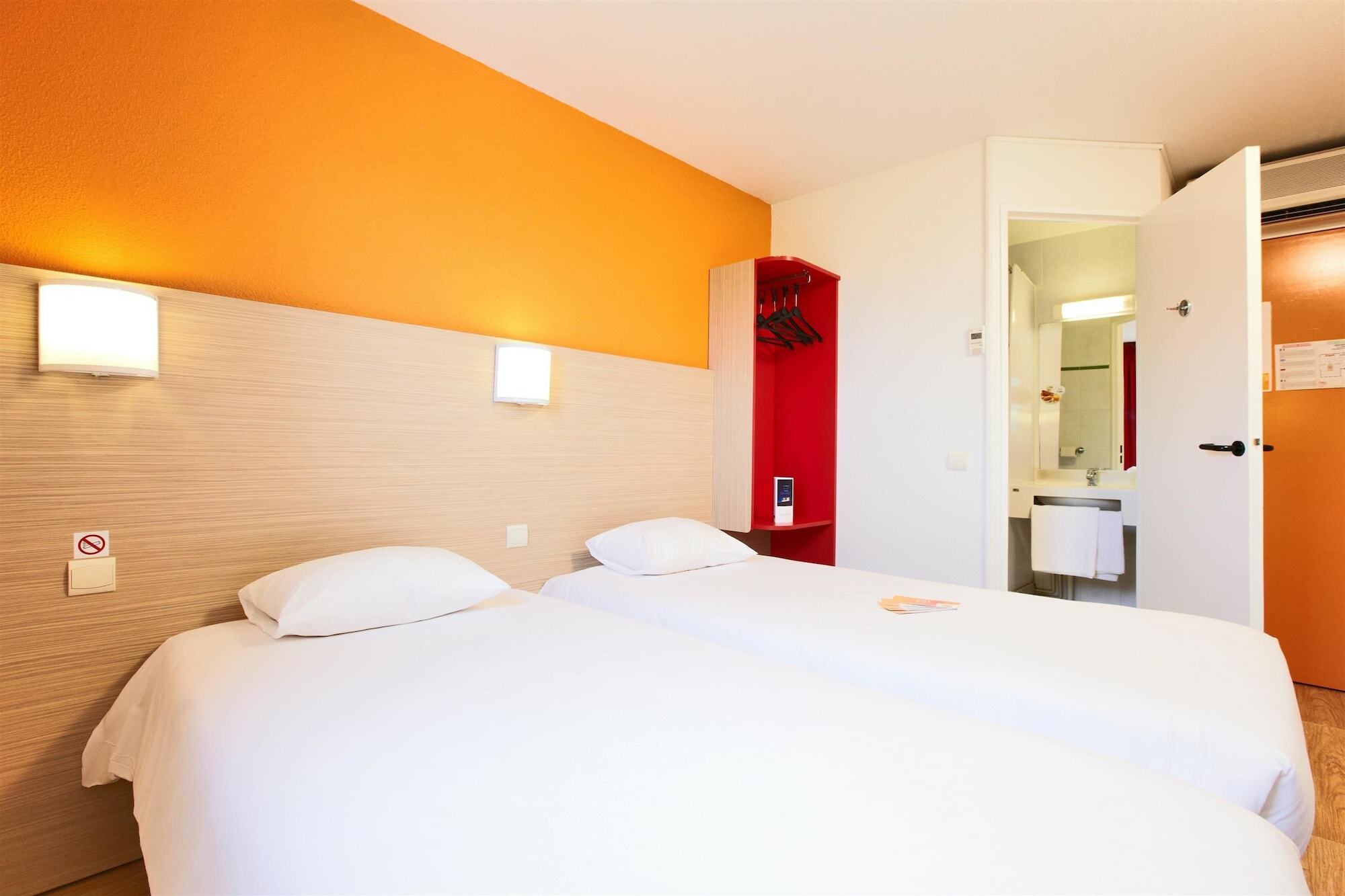 Premiere Classe Valenciennes Ouest Petite Foret Экстерьер фото