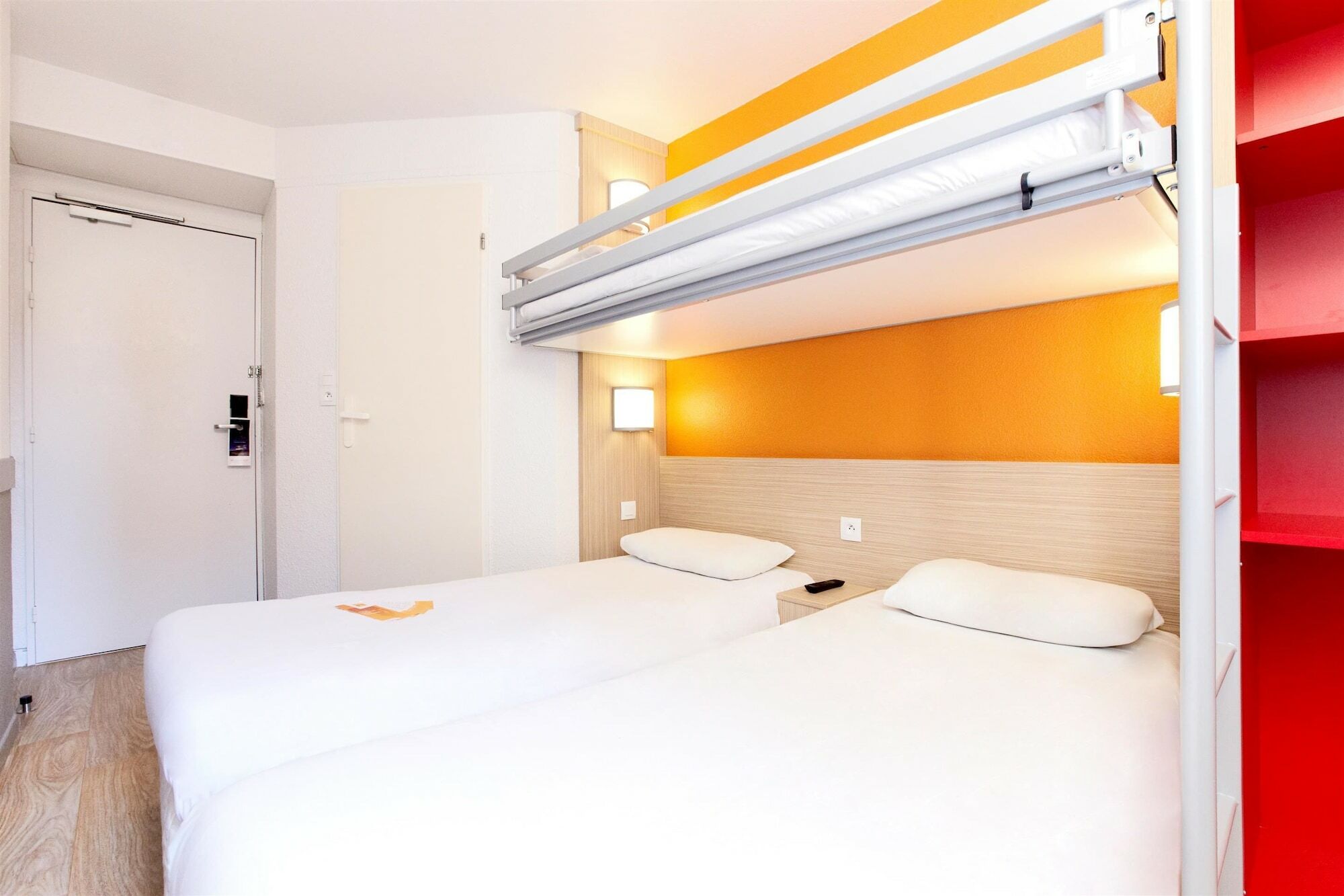 Premiere Classe Valenciennes Ouest Petite Foret Экстерьер фото
