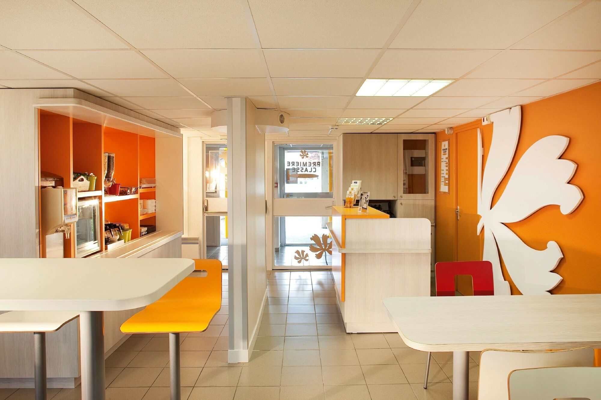 Premiere Classe Valenciennes Ouest Petite Foret Экстерьер фото