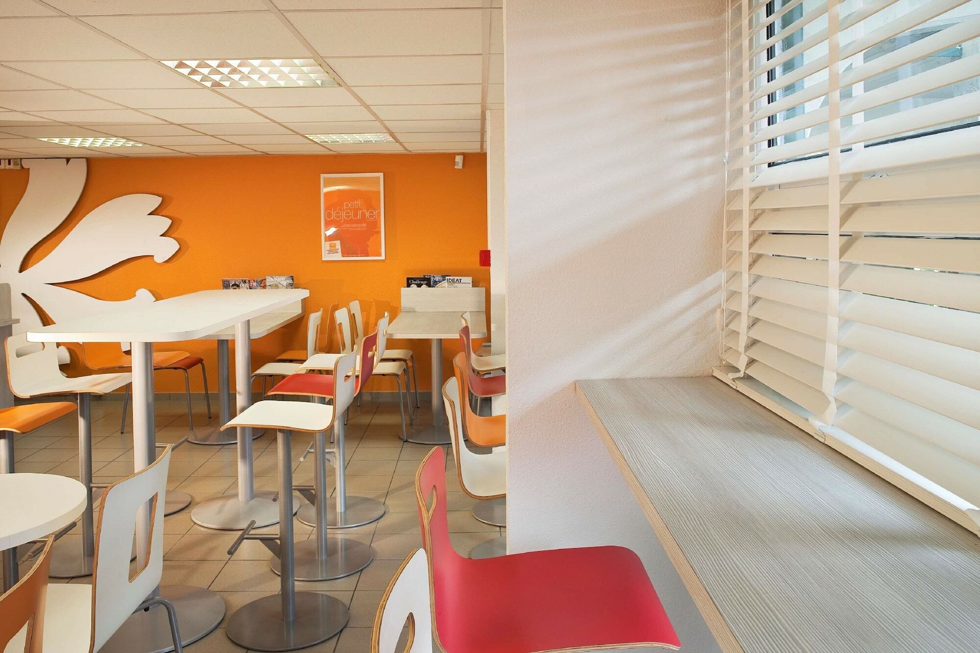 Premiere Classe Valenciennes Ouest Petite Foret Экстерьер фото